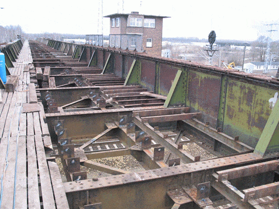 Rückbau Eisenbahnbrücke bei laufendem Betrieb
